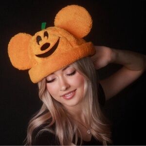 Cakeworthy Sherpa Disney Mickey jack-o-lantern Hat